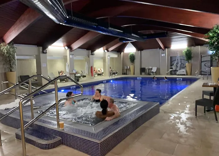 Peaceful Cowslip Lodge - Finlake Spa Resort In Devon